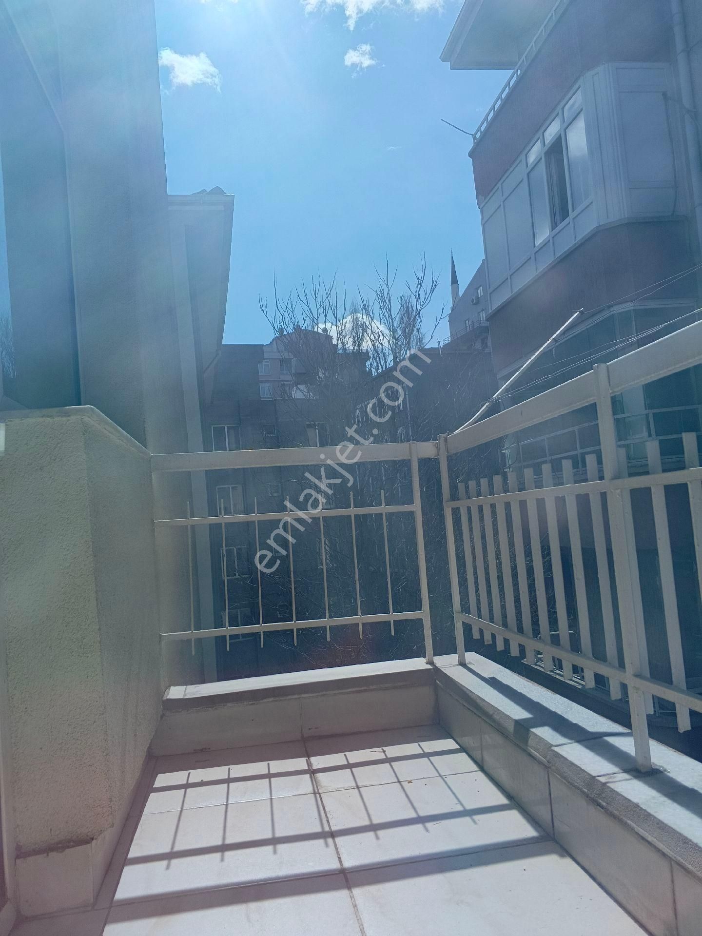 Meşrutiyet Cd. Eşyalı Kombili Ön Ara Kat Asansörlü Boş - Görsel 14