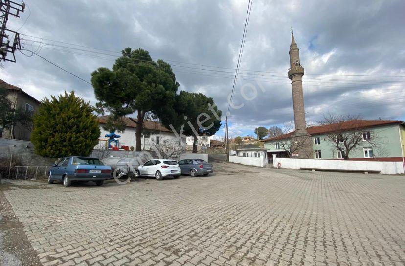 Vitrinden Semizköyde %40 2 Kat İmarlı 367 M2 Konut İmarlı Arsa