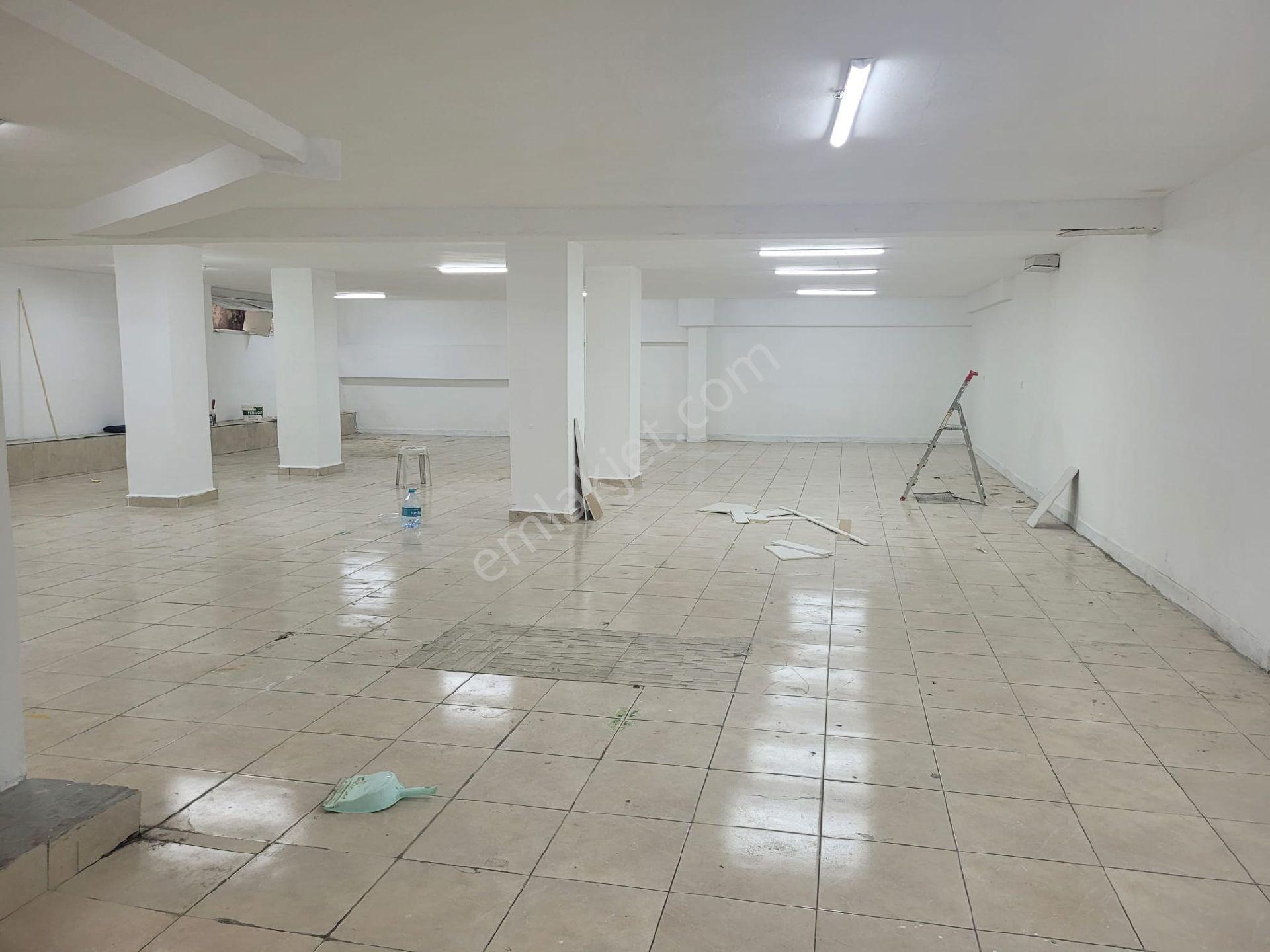 Yenibosnada 110m2 Net Tertemiz Depo Textile Cok Uygun Mutfaklı Wc Li Tertemiz Depo Dukkan