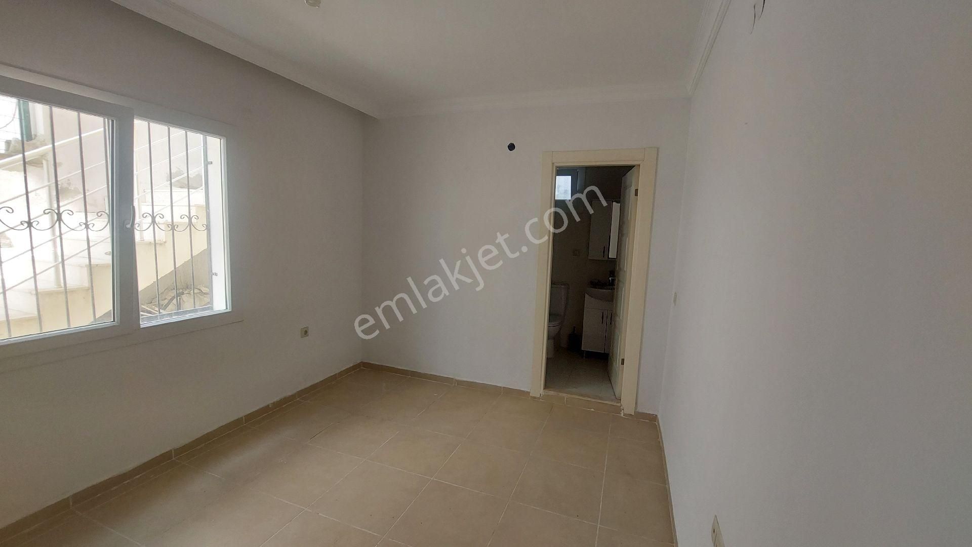 Kuşadası İkiçeşmelik Mahallesi Garaj Arkasında Satılık 3+1 150 M2 Giriş Kat Daire. - Görsel 15