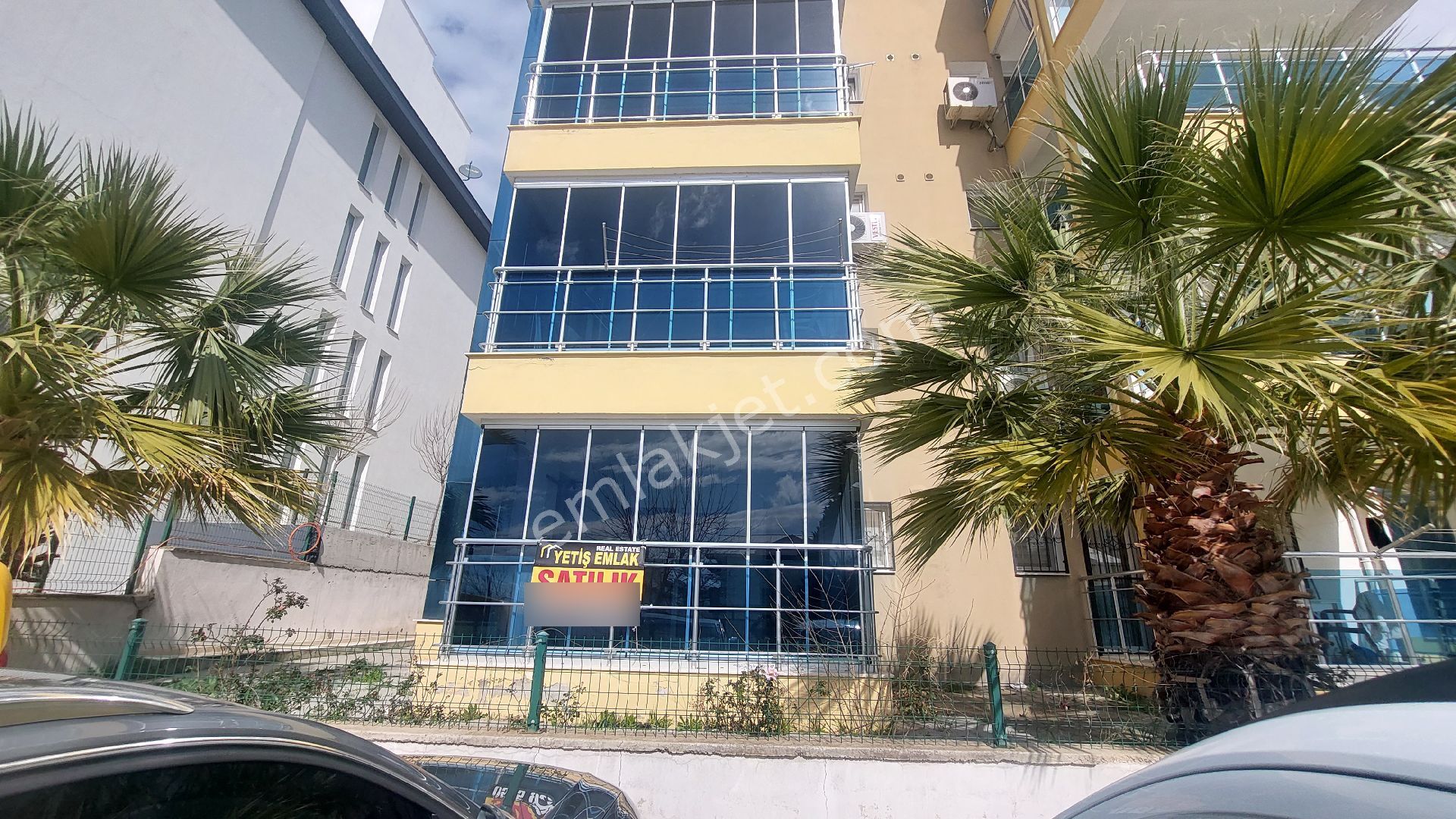 Kuşadası İkiçeşmelik Mahallesi Garaj Arkasında Satılık 3+1 150 M2 Giriş Kat Daire. - Görsel 2