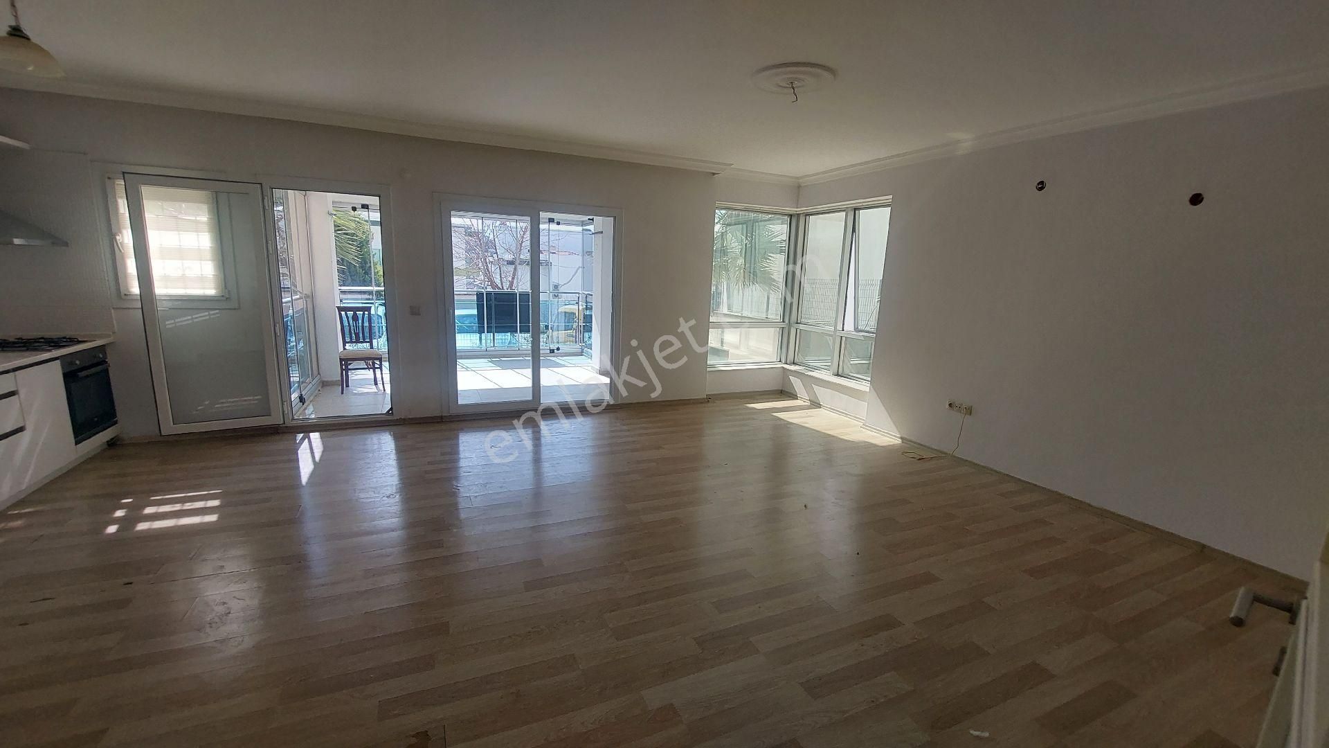 Kuşadası İkiçeşmelik Mahallesi Garaj Arkasında Satılık 3+1 150 M2 Giriş Kat Daire. - Görsel 19