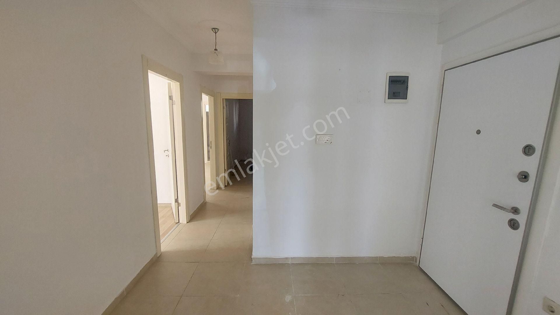 Kuşadası İkiçeşmelik Mahallesi Garaj Arkasında Satılık 3+1 150 M2 Giriş Kat Daire. - Görsel 10