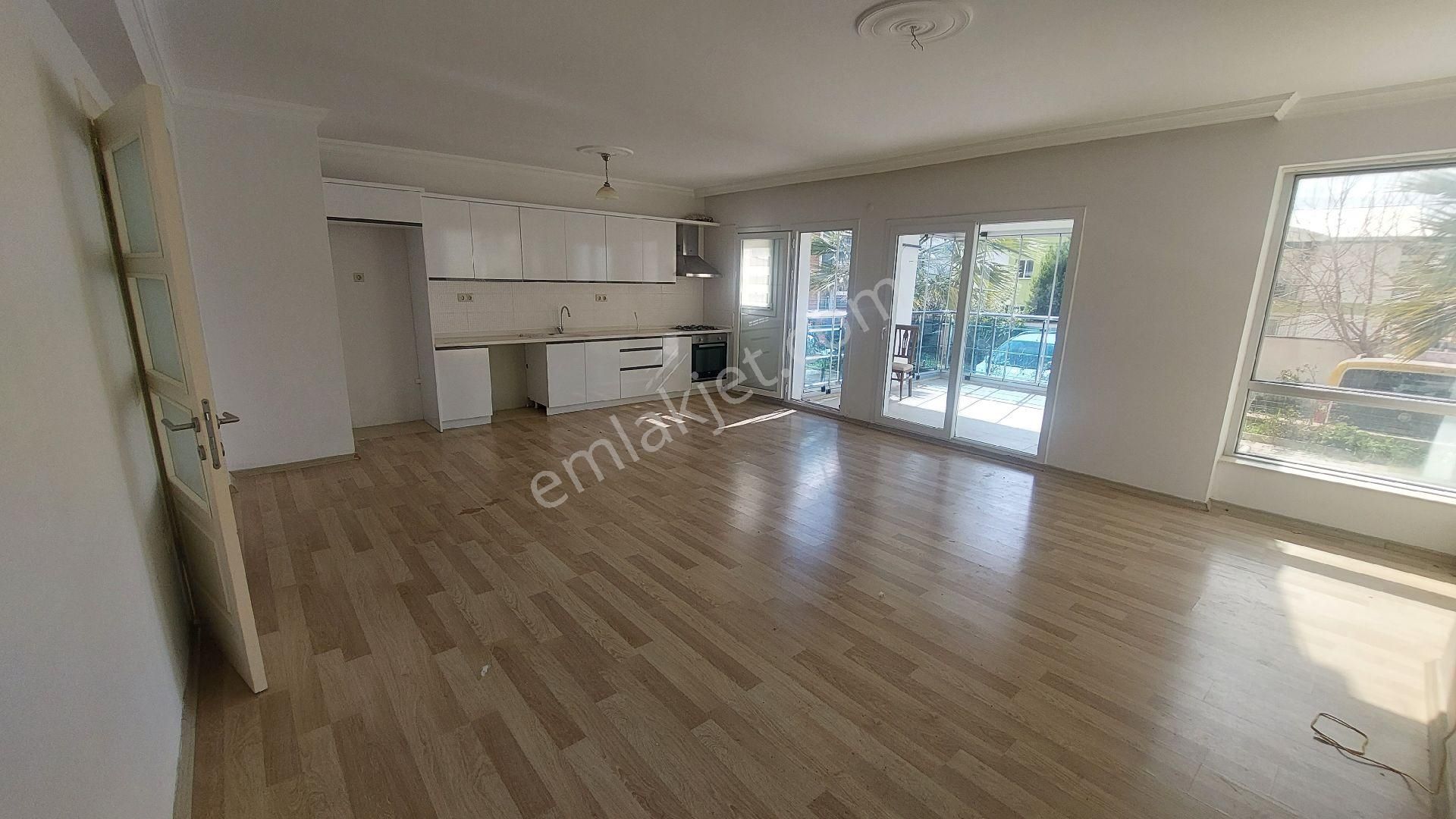 Kuşadası İkiçeşmelik Mahallesi Garaj Arkasında Satılık 3+1 150 M2 Giriş Kat Daire. - Görsel 4