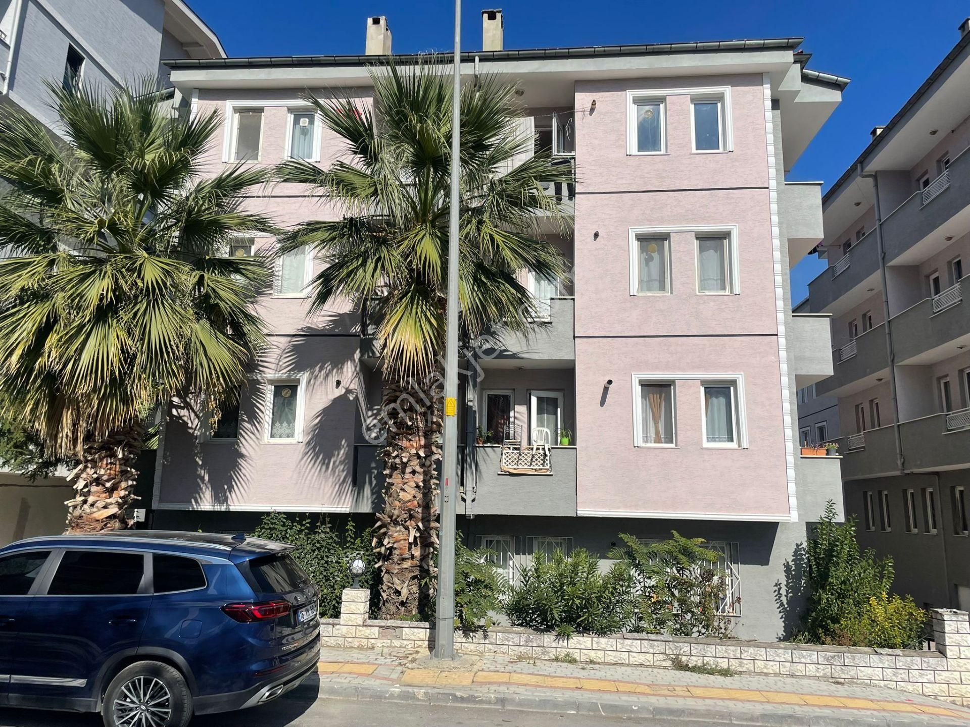 Remax Area Merkezi Konumda Satılık Eşyalı Arakat 2+1 Daire
