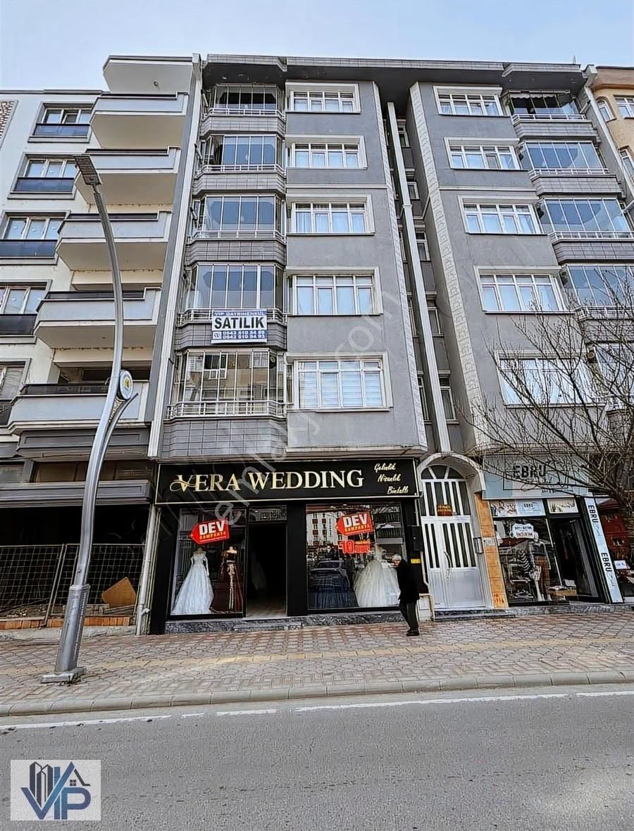 Bafra Vip Gayrimenkul'den Gençlik Caddesinde Satılık 4+1 Daire