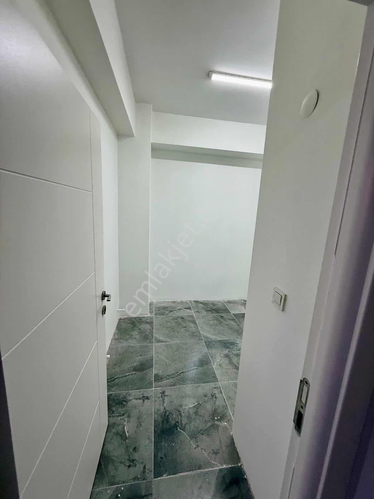 Avcılarda Cadde Üzerinde Fırsat Satılık Dükkan - Görsel 2