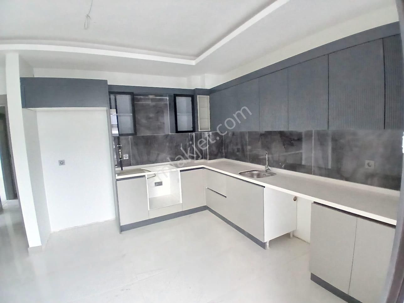 Akçay Emlak'tan Akşehir Yarenler Mahallesinde Garajlı Ara Kat Sıfır Satılık 3+1 Daire