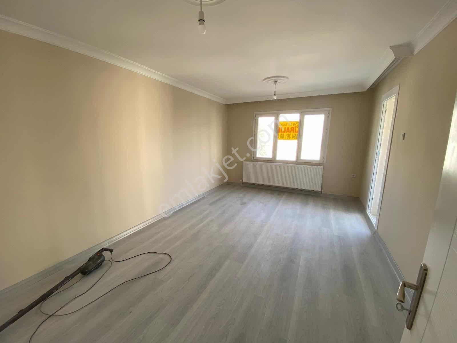 Buca Cumhuriyet Mahallesinde Kiralık 2+1 Doğalgazlı Arakat Ev