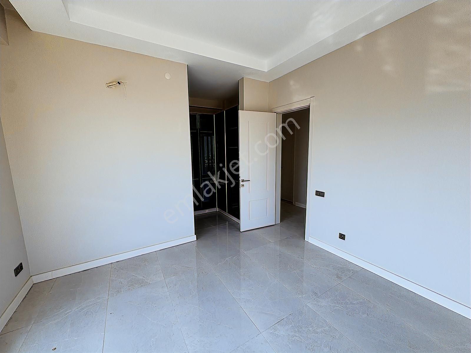 Serdivan Adatıp Arkasında Tripleks Lüks 5+1 Satılık Villa - Görsel 9