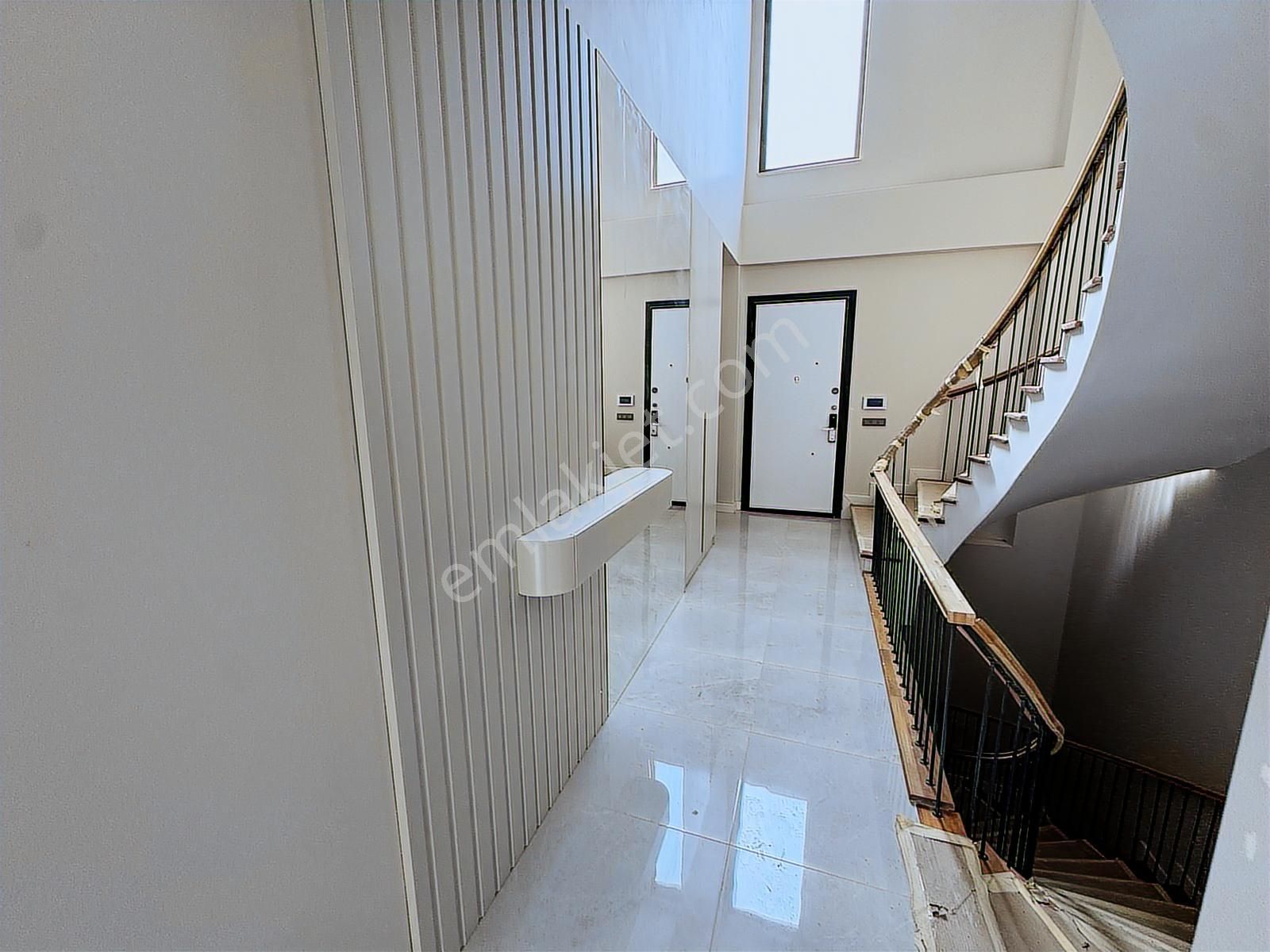 Serdivan Adatıp Arkasında Tripleks Lüks 5+1 Satılık Villa - Görsel 25