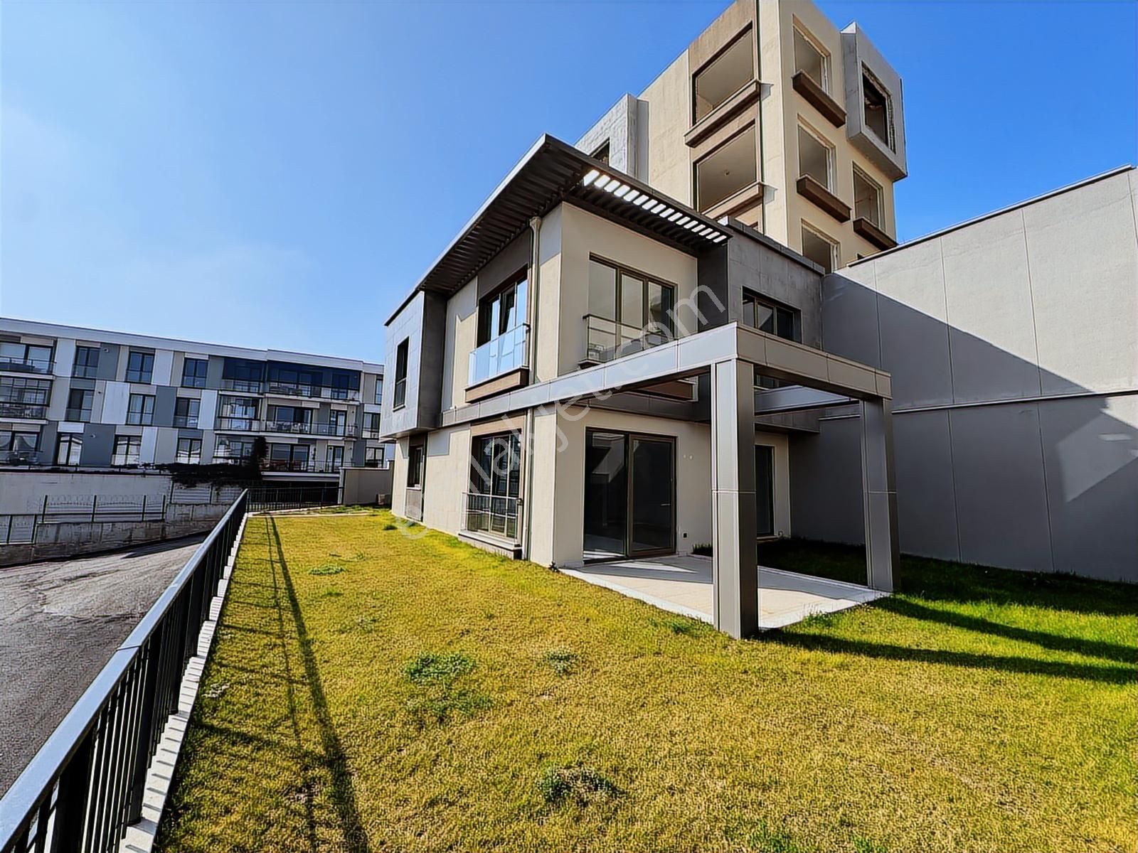 Serdivan Adatıp Arkasında Tripleks Lüks 5+1 Satılık Villa - Görsel 4