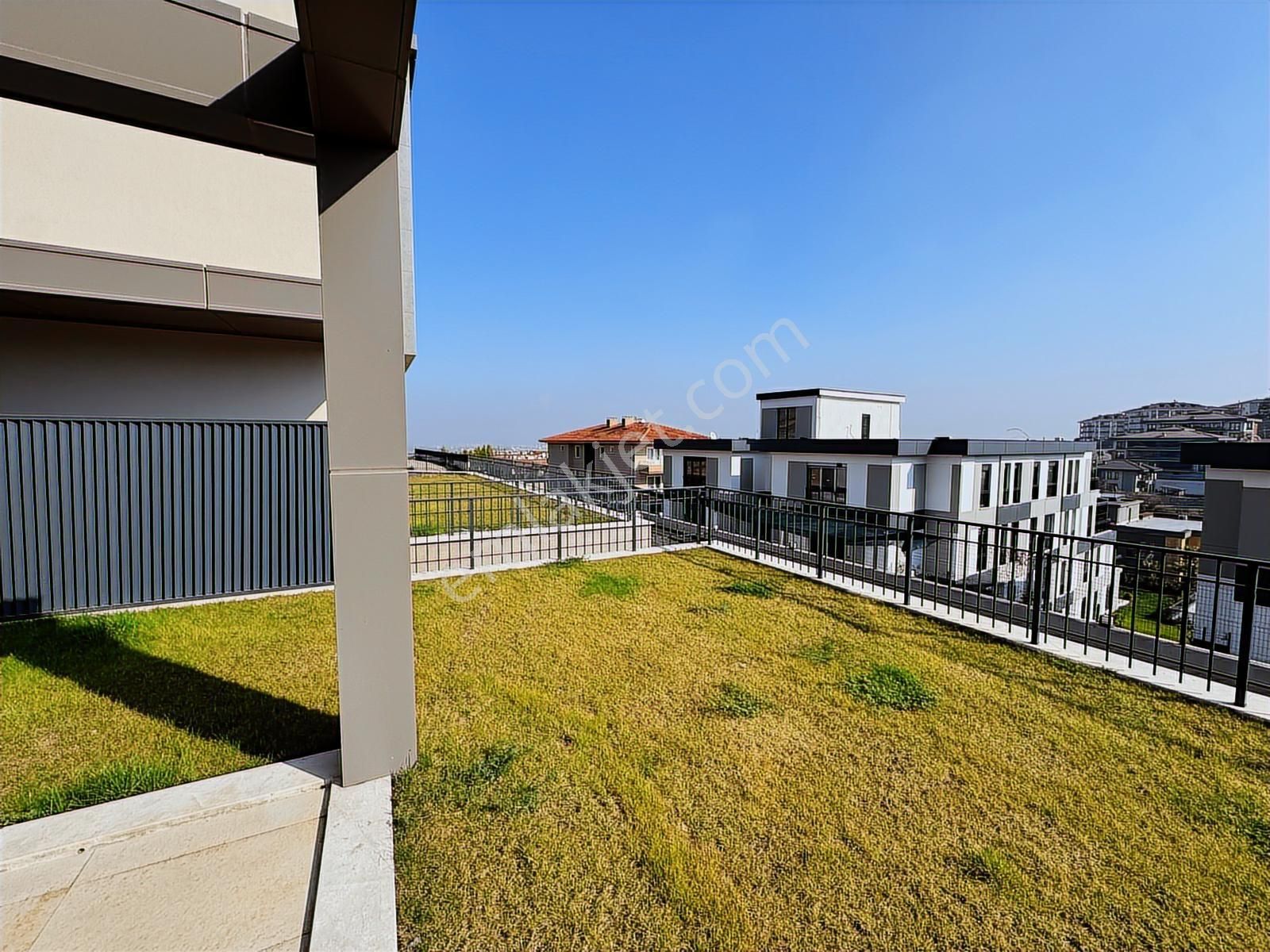 Serdivan Adatıp Arkasında Tripleks Lüks 5+1 Satılık Villa - Görsel 23