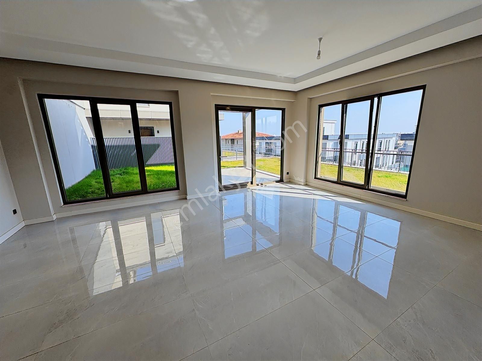 Serdivan Adatıp Arkasında Tripleks Lüks 5+1 Satılık Villa - Görsel 2