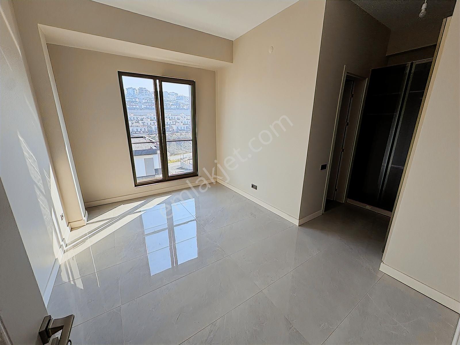 Serdivan Adatıp Arkasında Tripleks Lüks 5+1 Satılık Villa - Görsel 3