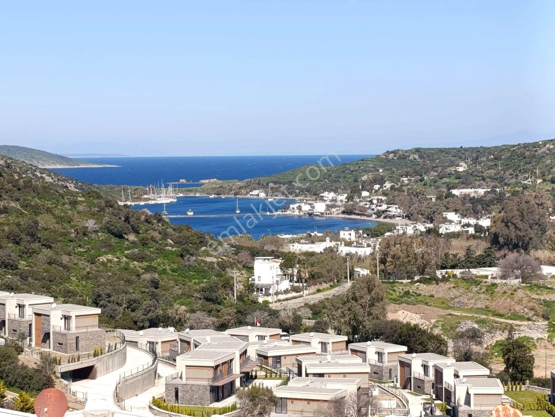 Bodrum'da Satılık Deniz Manzaralı, Bahçeli Ve Özel Plajlı 2+1 Villa