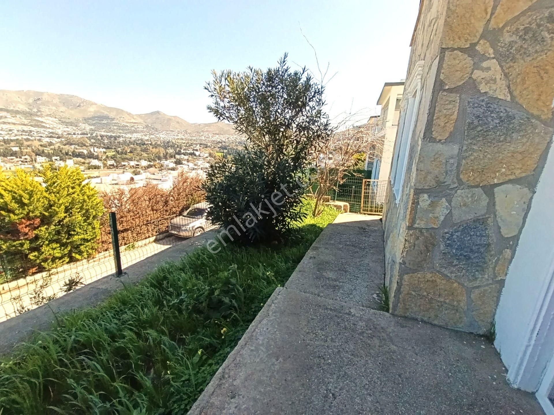 Bodrum'da Satılık Deniz Manzaralı, Bahçeli Ve Özel Plajlı 2+1 Villa - Görsel 3