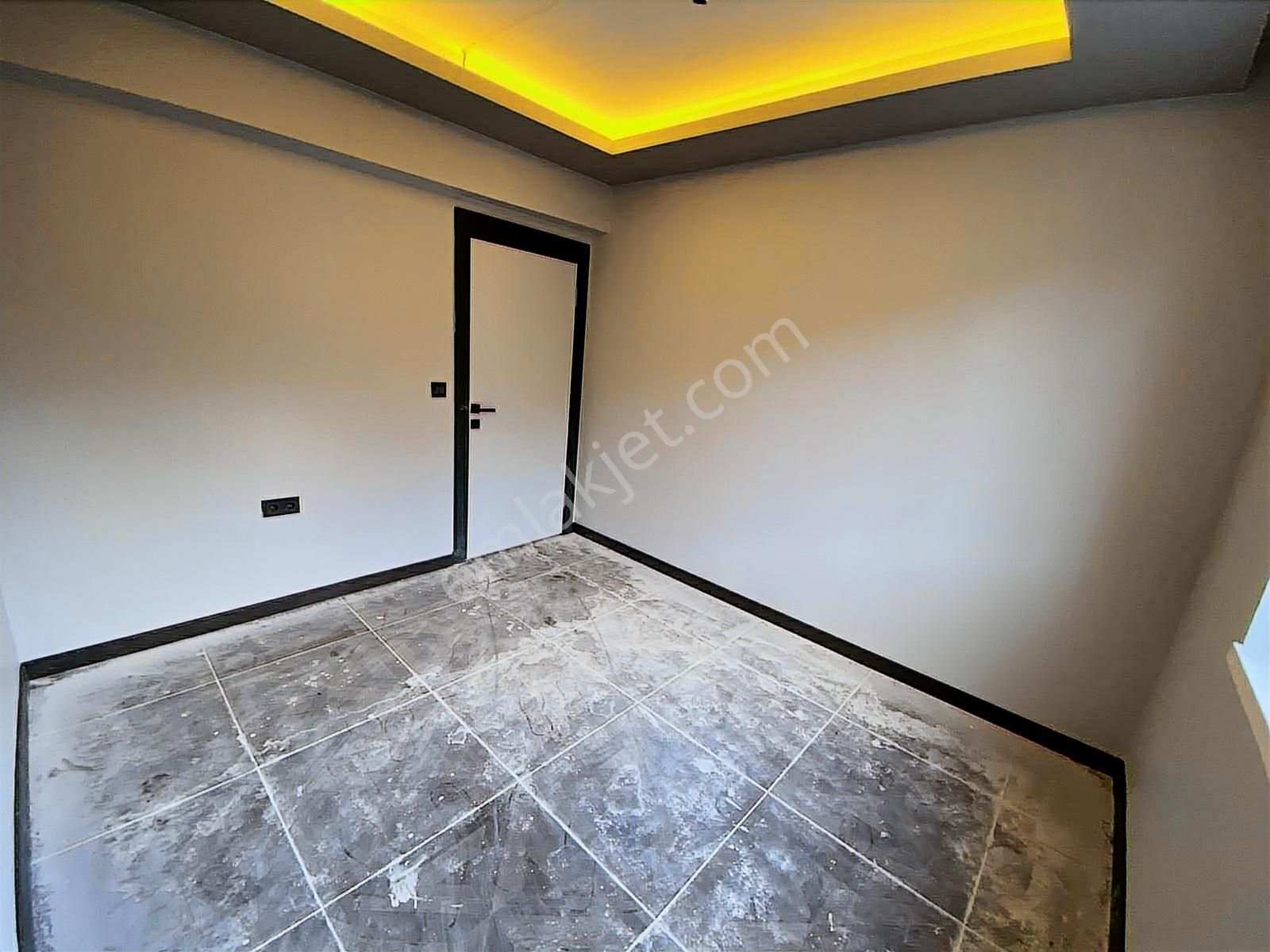 Dumlupınar Mahallesin'de Ara Katta Cadde Üzeri Satılık Daire - Görsel 6