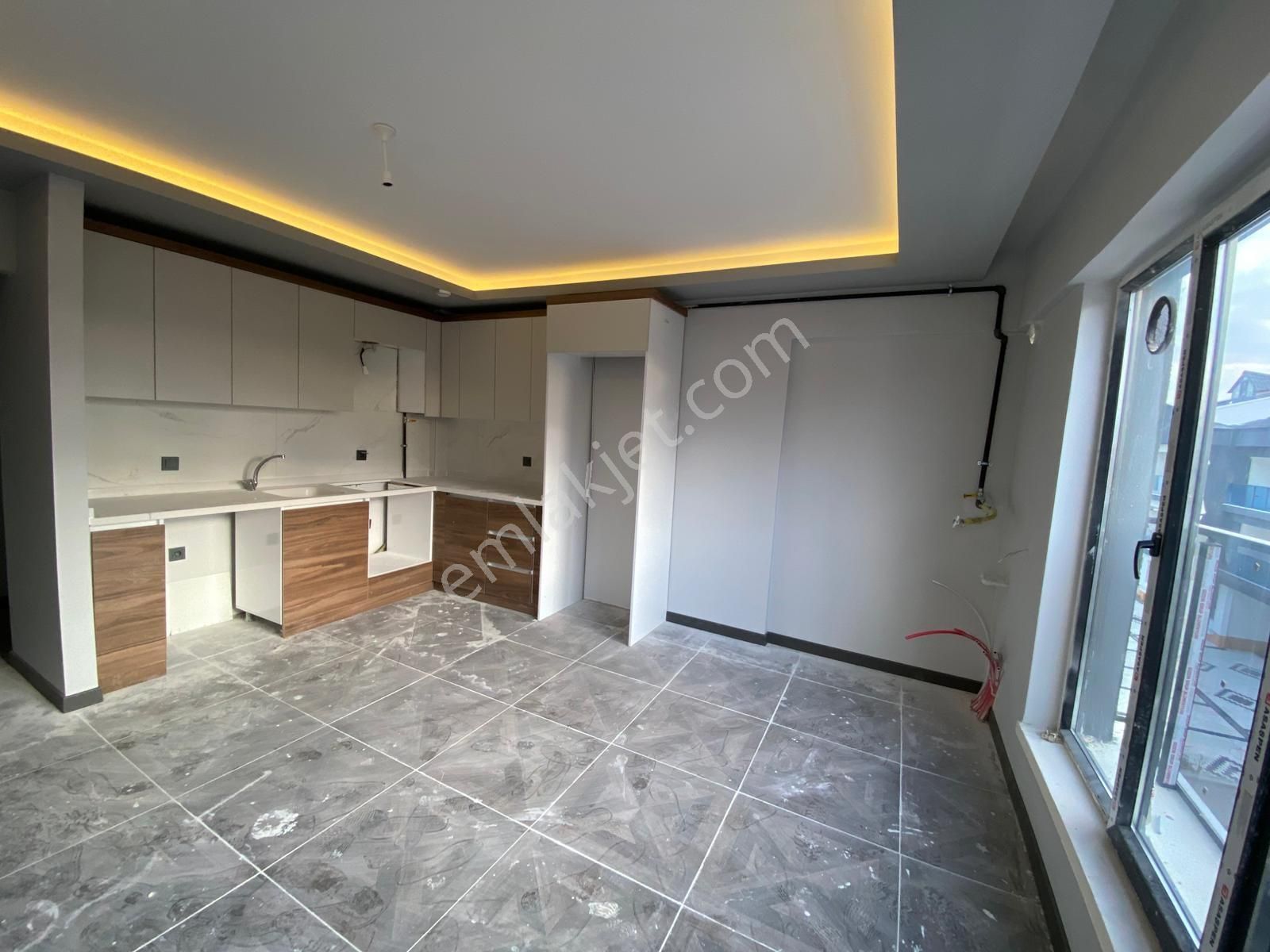 Dumlupınar Mahallesin'de Ara Katta Cadde Üzeri Satılık Daire