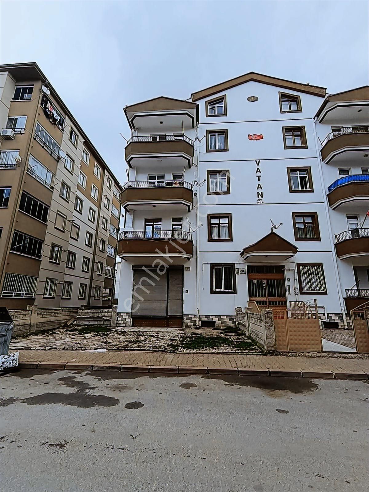 Mithatpaşa Mahallesi İçi Fuul+fuul Yapılı Kombili 3+1 - Görsel 2