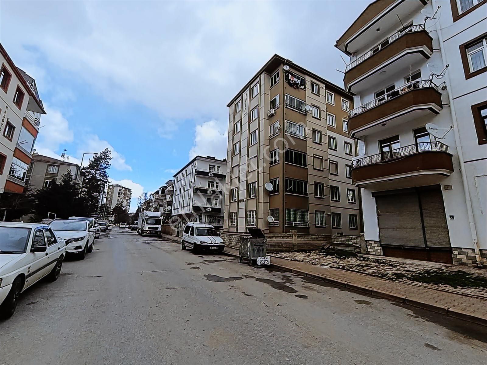 Mithatpaşa Mahallesi İçi Fuul+fuul Yapılı Kombili 3+1 - Görsel 28