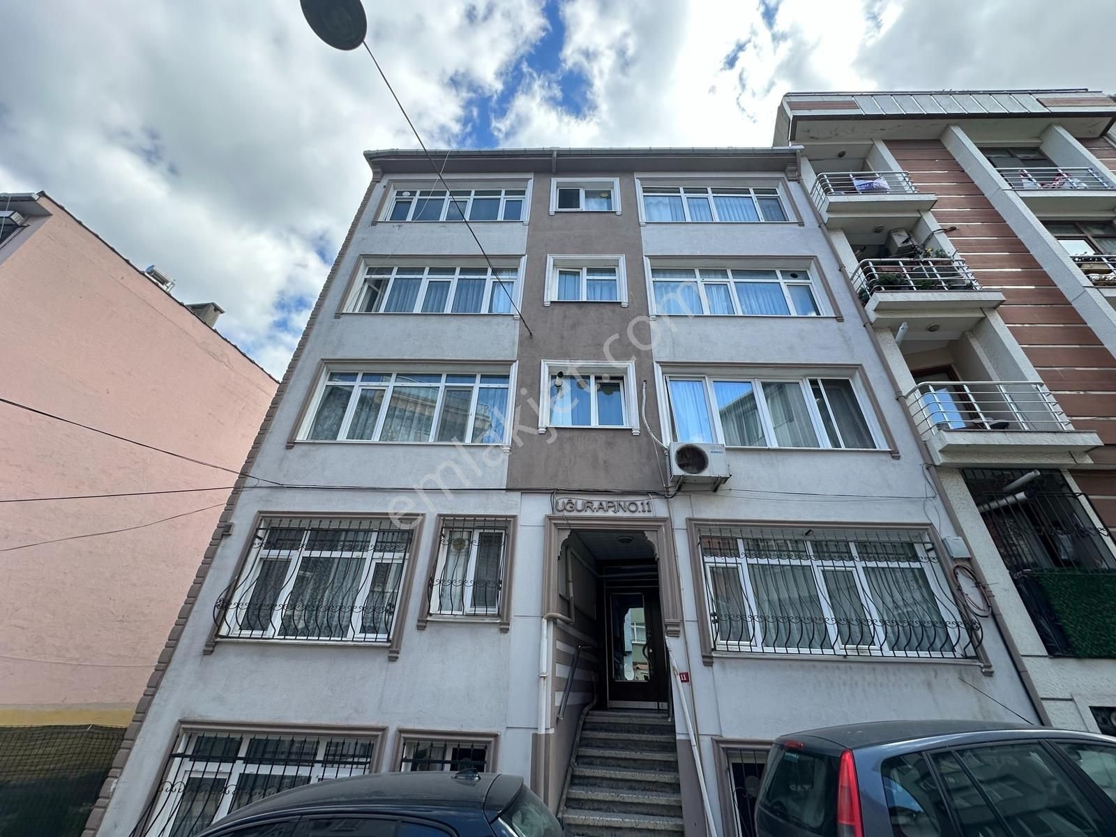 Üsküdar Zeynep Kamil' De Merkezi Lokasyonda 2+1 Kiralık Daire