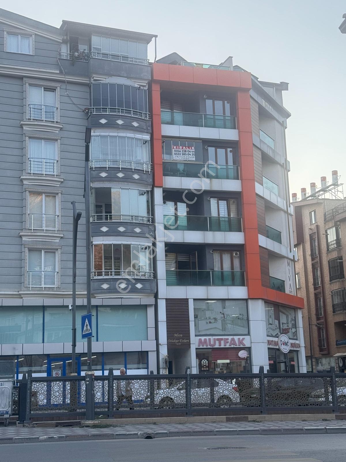 Cam Balkonlu Lüx Eşyalı Mobilyalı 1+1 Anayol Üstünde Satılık