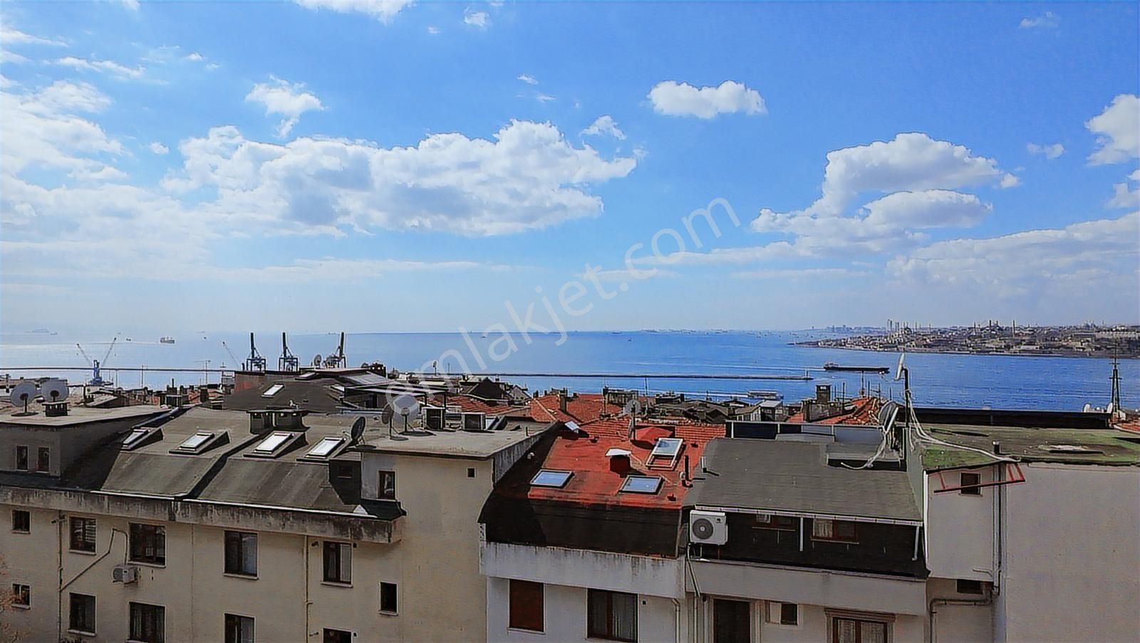 Salacak'ta Ferah, Deniz Manzaralı 3+1 Dubleks Daire