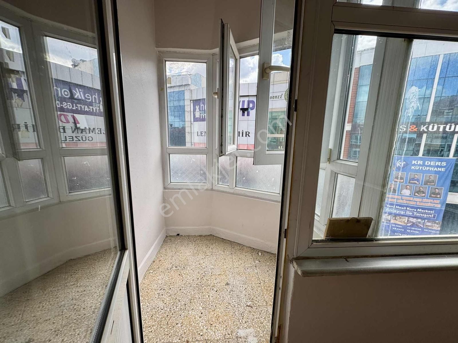 Ümraniye Çarşı Saat Kulesinin 3 Bina Yanında Fırsat 2+1 Daire ! - Görsel 13