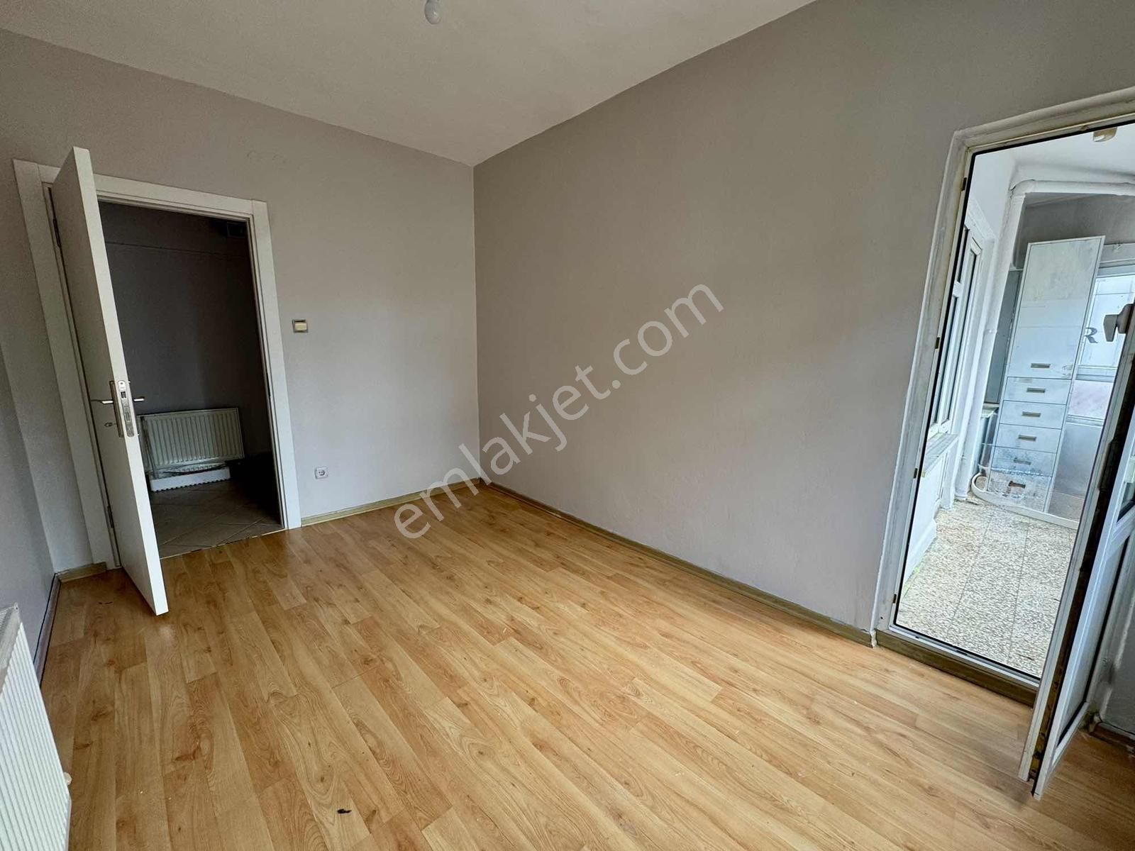Ümraniye Çarşı Saat Kulesinin 3 Bina Yanında Fırsat 2+1 Daire ! - Görsel 8