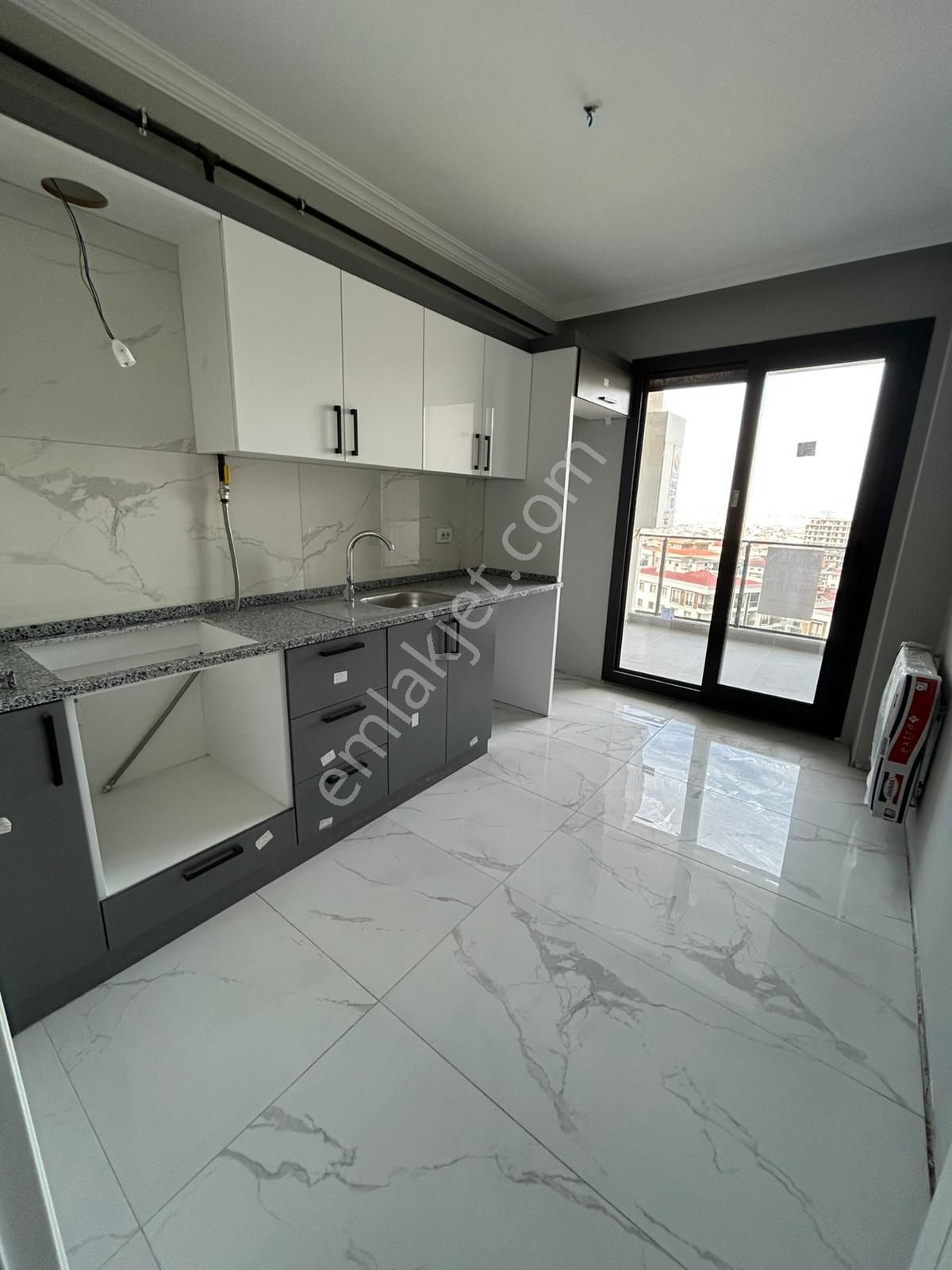 İzmir Gaziemir Sınırında Ebeveyn Banyolu 2+1 Kiralık Daire - Görsel 3