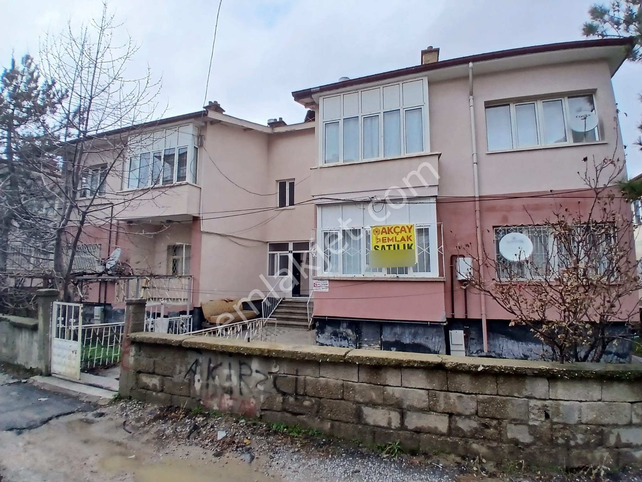Akçay Emlak'tan Akşehir Altunkalem Jandarma Karakolu Civarında Doğalgazlı 1. Kat Satılık 3+1 Daire - Görsel 3