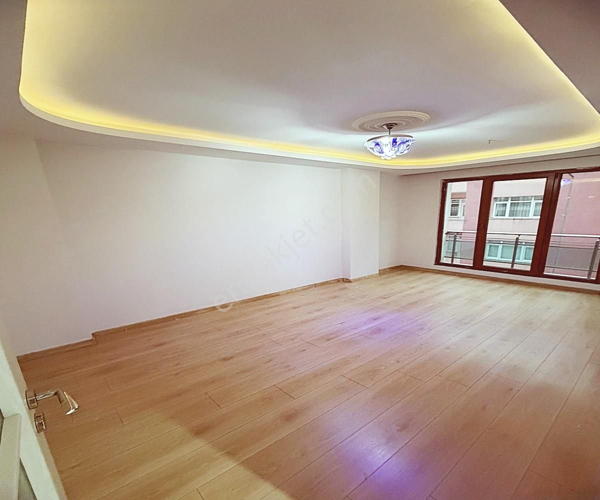 Mehterçeşme Mah Metrobüse Yürüme 2+1 Komple Ön Cephe Kat 1