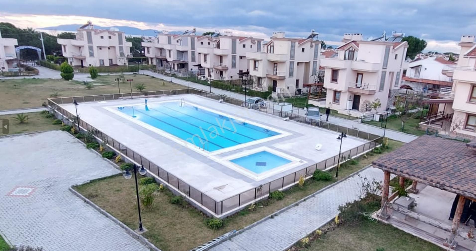 İzmir Dikili Salihleraltı Havuzlu Deniz Manzaralı Satılık Villa