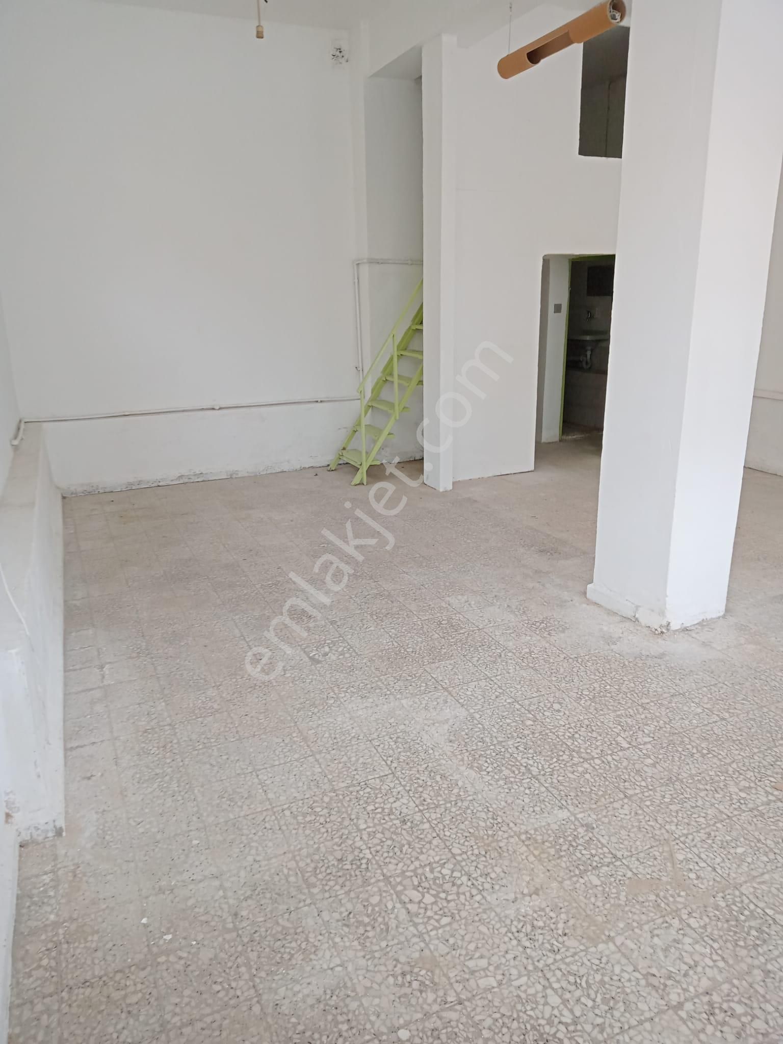 Minübüs Yoluna 400 Metre Mesafede, 50 M2 , Asma Katlı Dükkan - Görsel 3