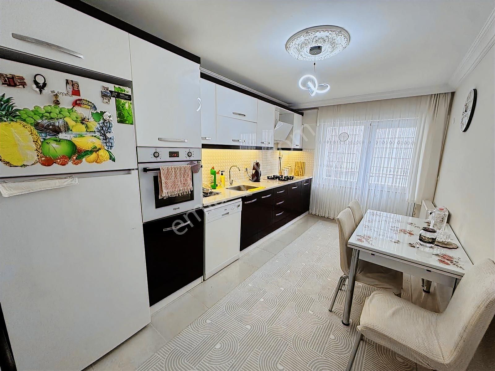 Emine Akerden Fenk Mahallesinde 13 Yaşında Arakat 3+1 Daire - Görsel 11