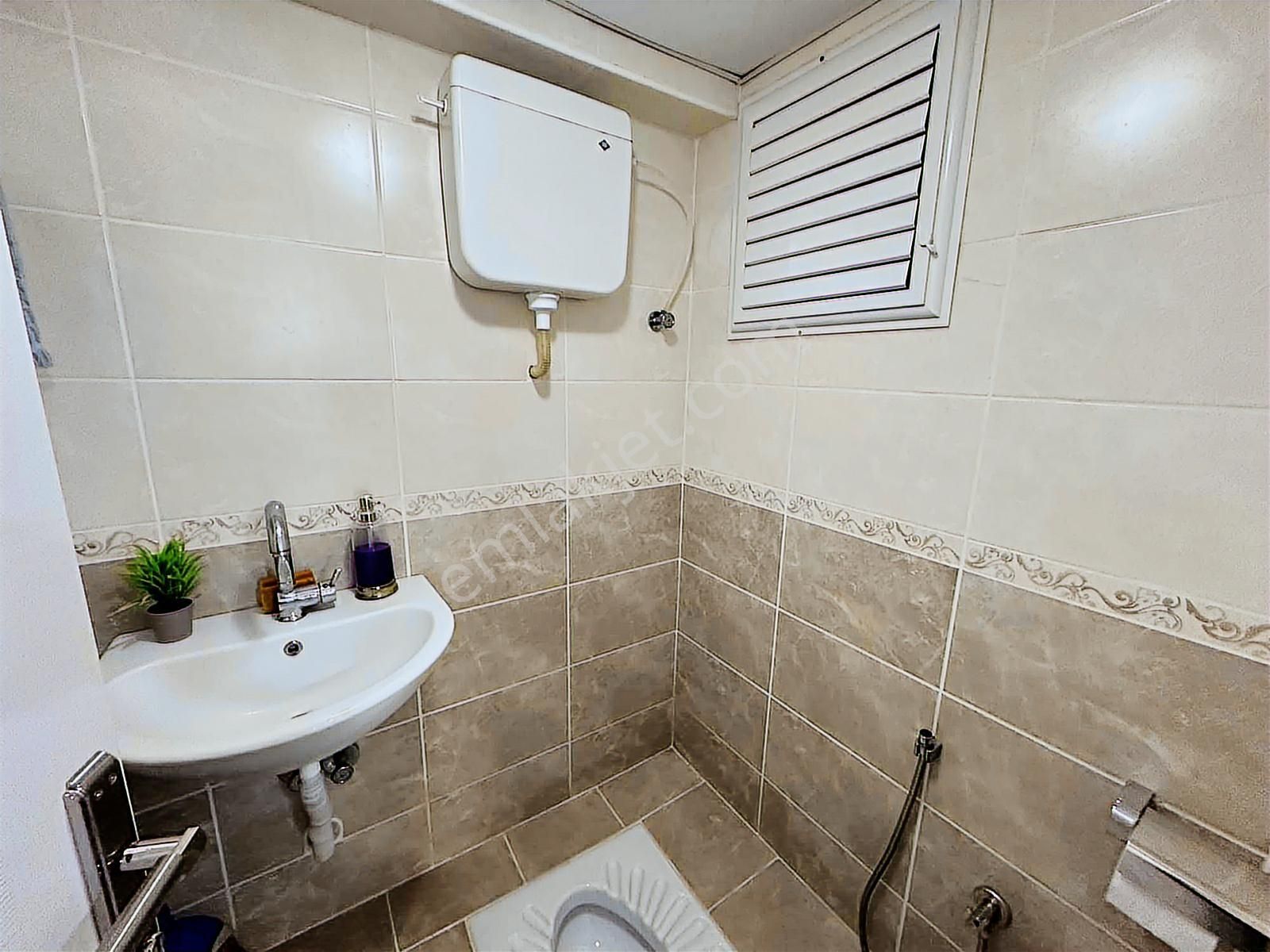 Emine Akerden Fenk Mahallesinde 13 Yaşında Arakat 3+1 Daire - Görsel 26