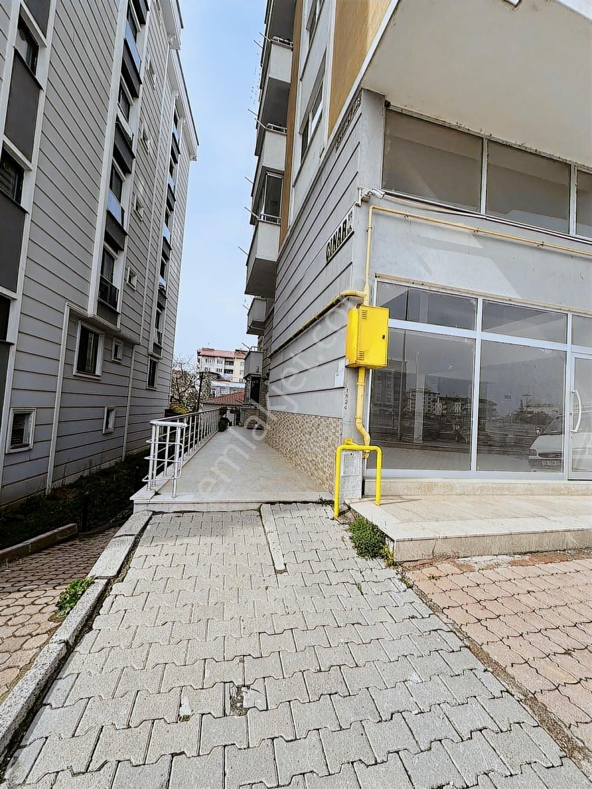 Emine Akerden Fenk Mahallesinde 13 Yaşında Arakat 3+1 Daire - Görsel 29