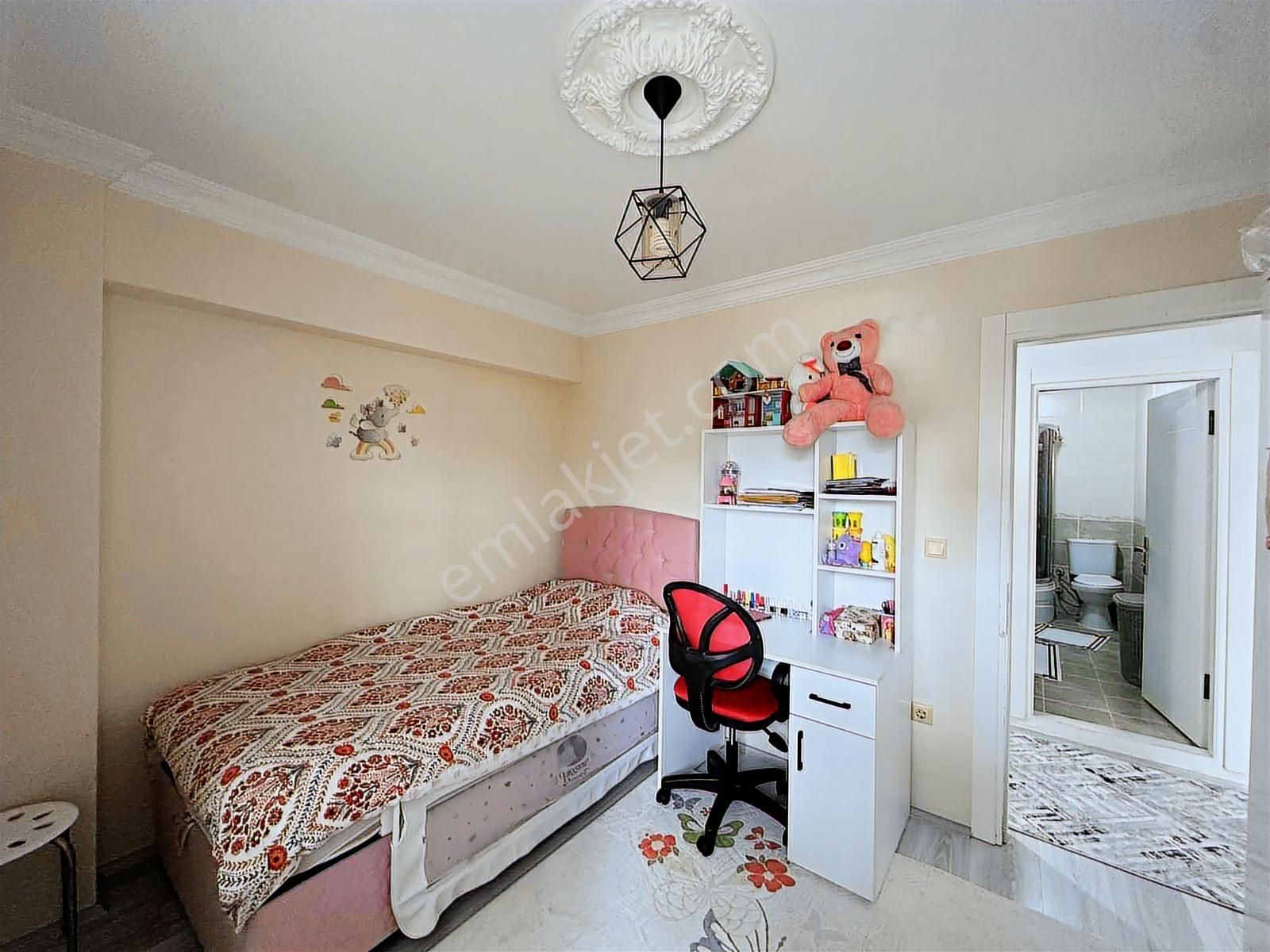 Emine Akerden Fenk Mahallesinde 13 Yaşında Arakat 3+1 Daire - Görsel 19