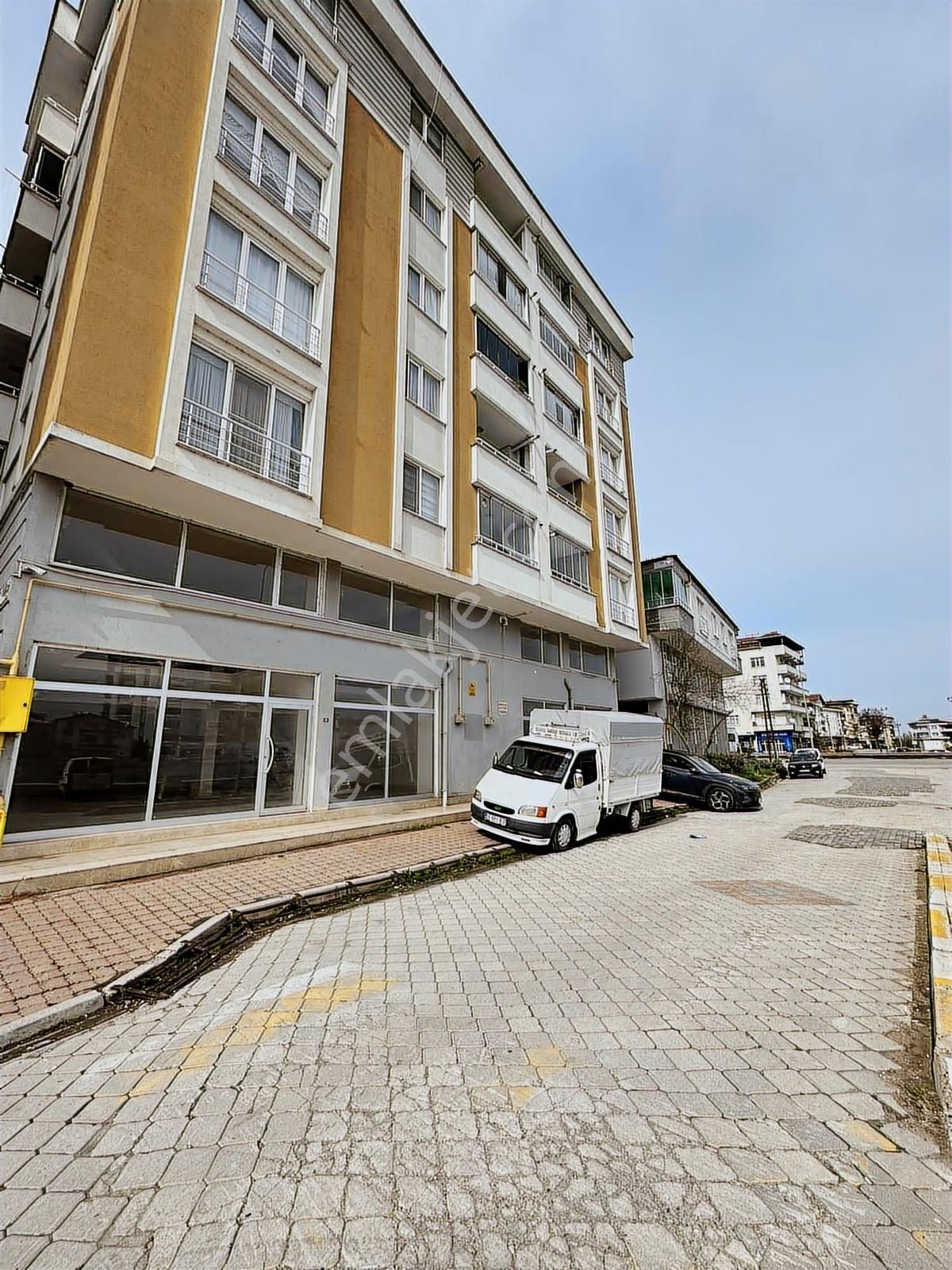 Emine Akerden Fenk Mahallesinde 13 Yaşında Arakat 3+1 Daire - Görsel 27