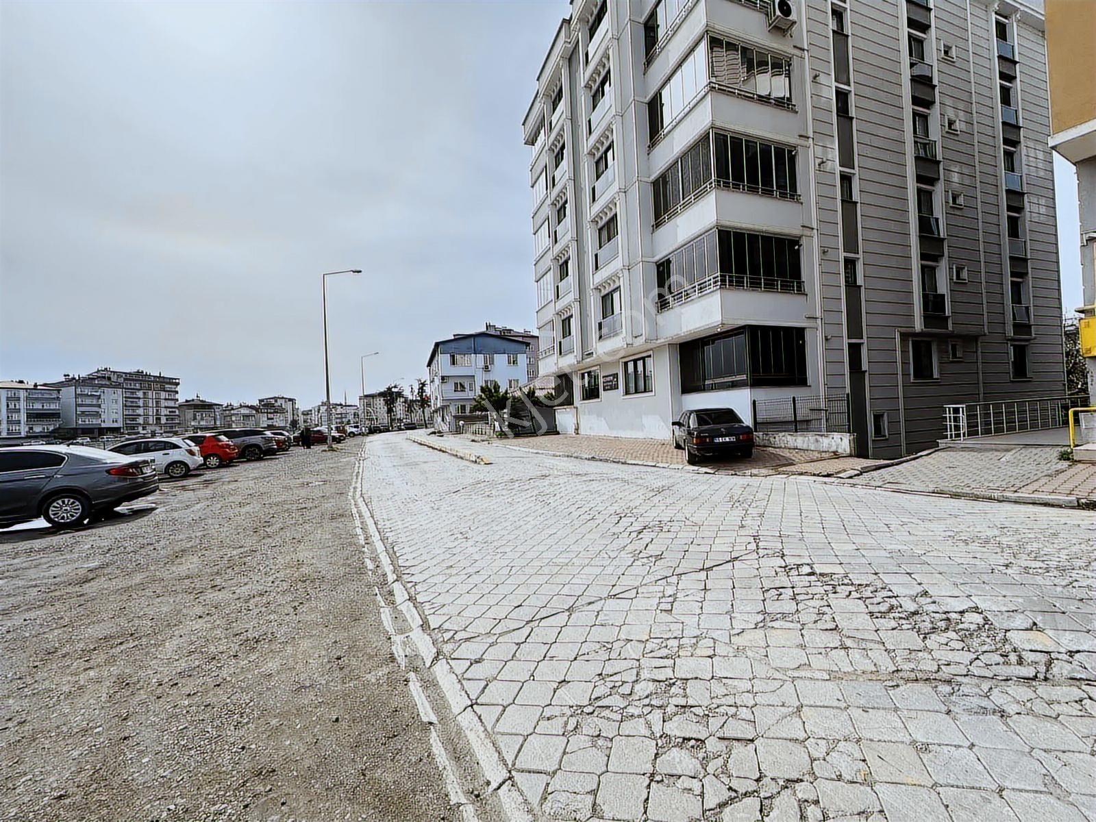 Emine Akerden Fenk Mahallesinde 13 Yaşında Arakat 3+1 Daire - Görsel 31