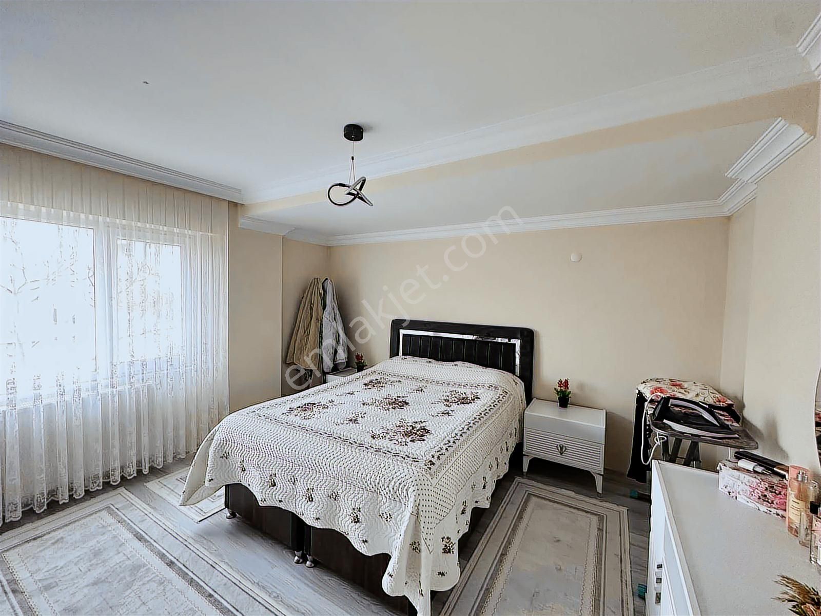 Emine Akerden Fenk Mahallesinde 13 Yaşında Arakat 3+1 Daire - Görsel 18