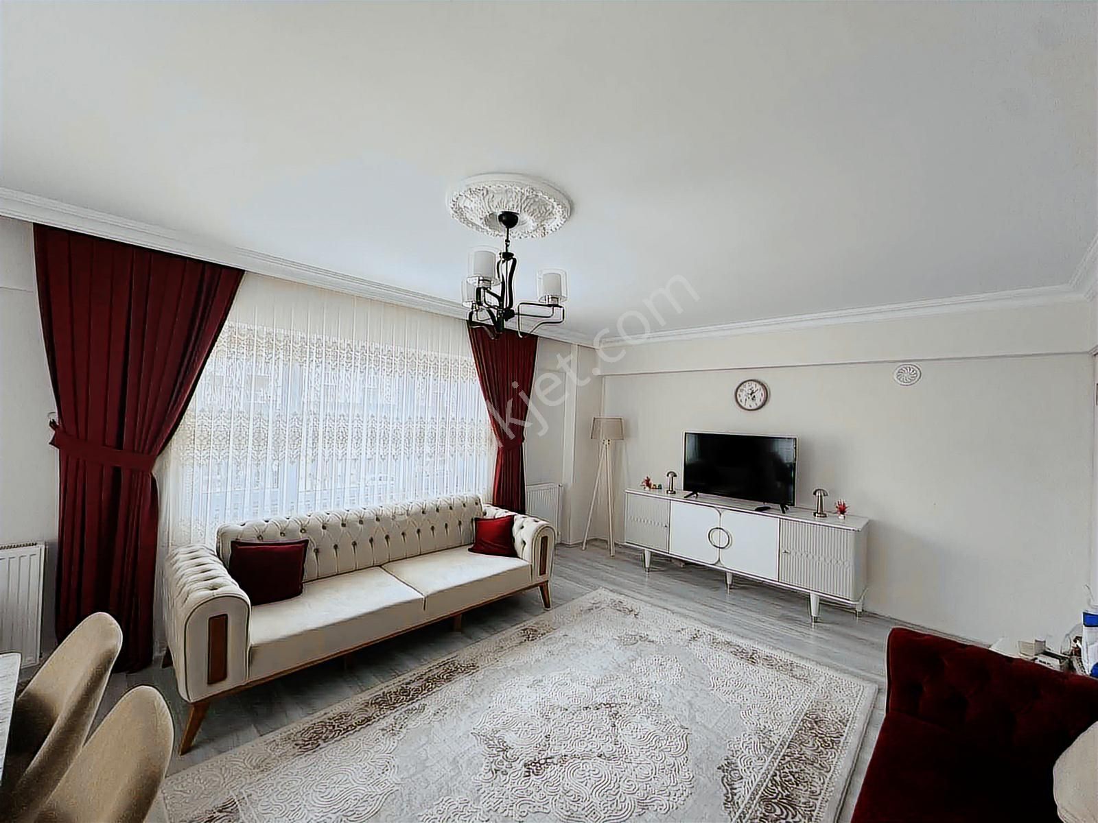 Emine Akerden Fenk Mahallesinde 13 Yaşında Arakat 3+1 Daire - Görsel 2