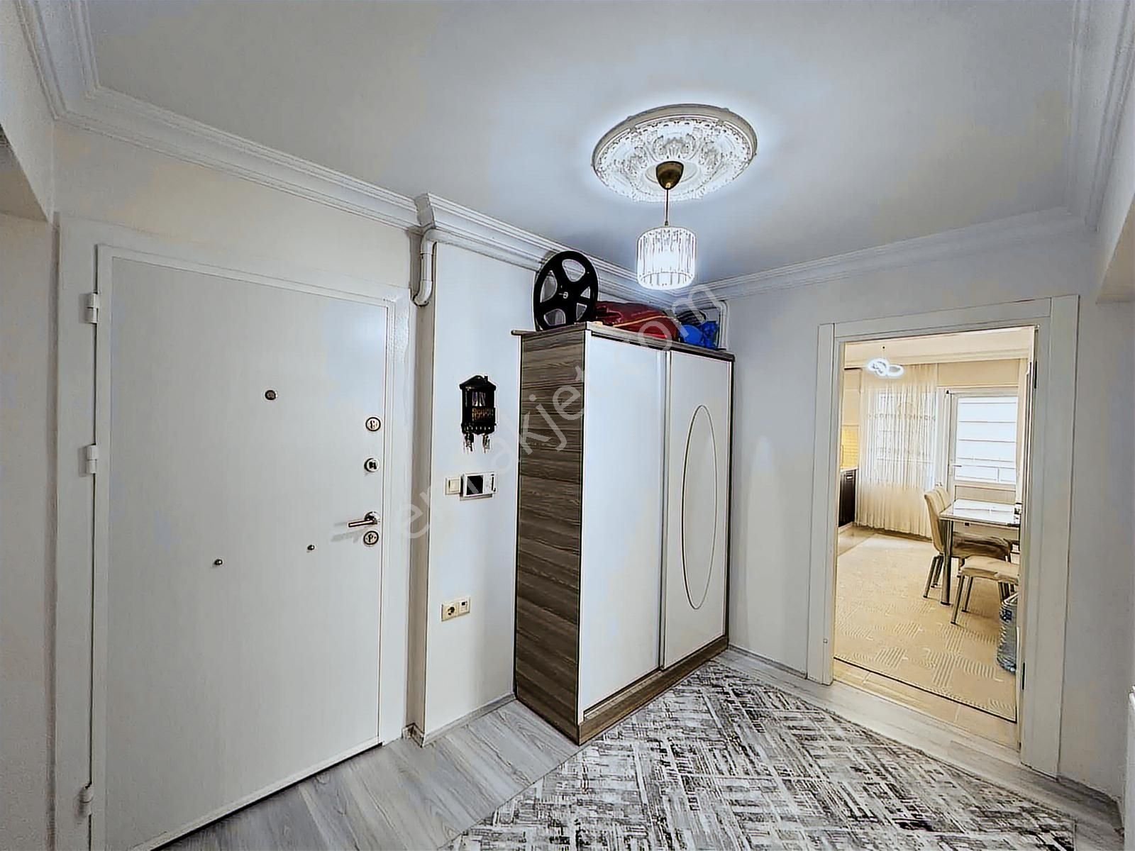 Emine Akerden Fenk Mahallesinde 13 Yaşında Arakat 3+1 Daire - Görsel 14