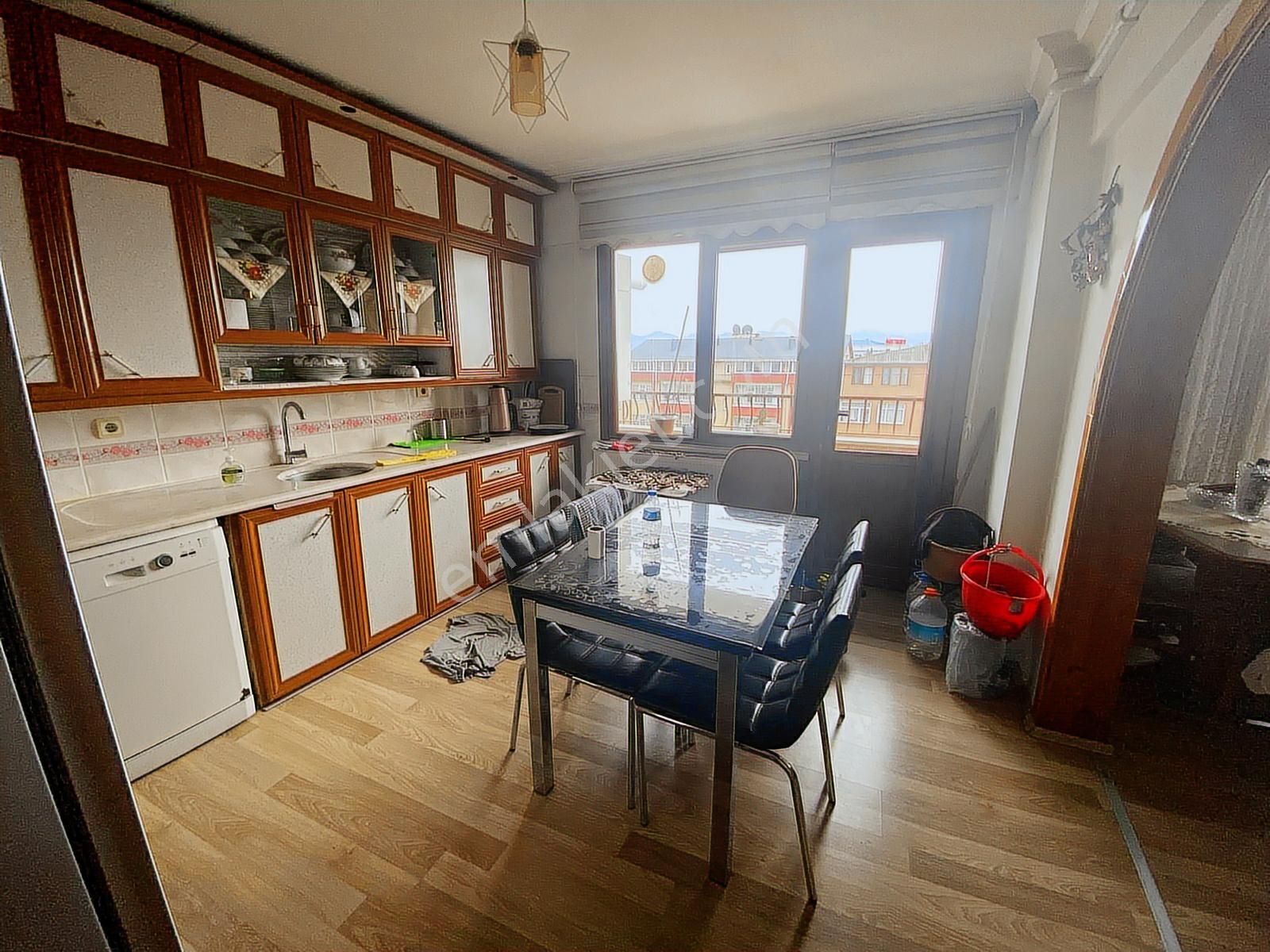 Lerox Uçar'dan Işıklar Mevkisinde Geniş 3+1 Daire!