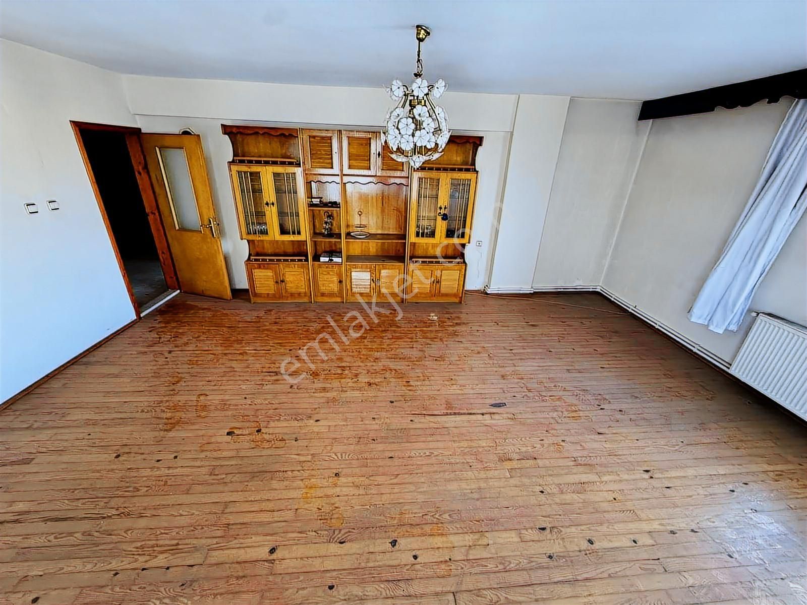 Lerox Uçar'dan Fenk Mahallesinde Çarşıya Pazara Yakın Daire! - Görsel 6