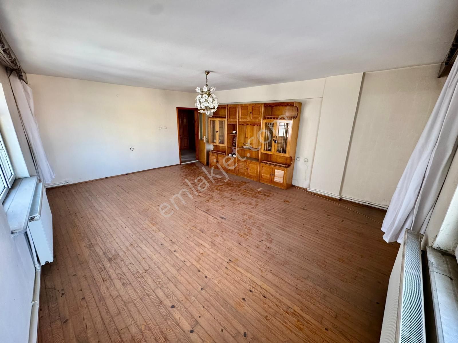 Lerox Uçar'dan Fenk Mahallesinde Çarşıya Pazara Yakın Daire! - Görsel 4