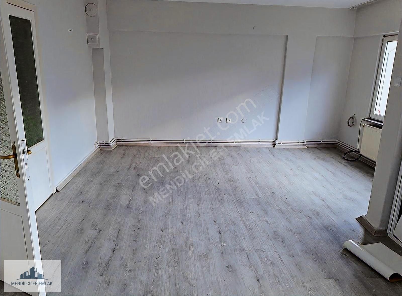 Egitim Fakültesi Ve Kordona 3 Dk Mesafede Arakat 2+1daire