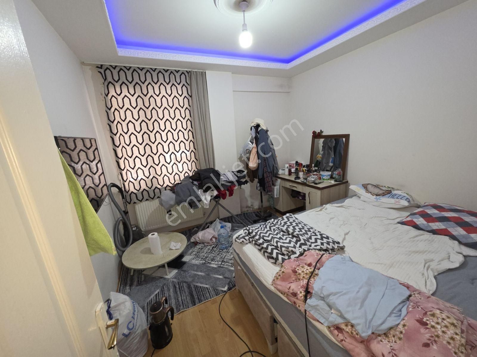 Mehmet Akifte Satılık 13m² Hisseli 1+1 Yüksek Giriş