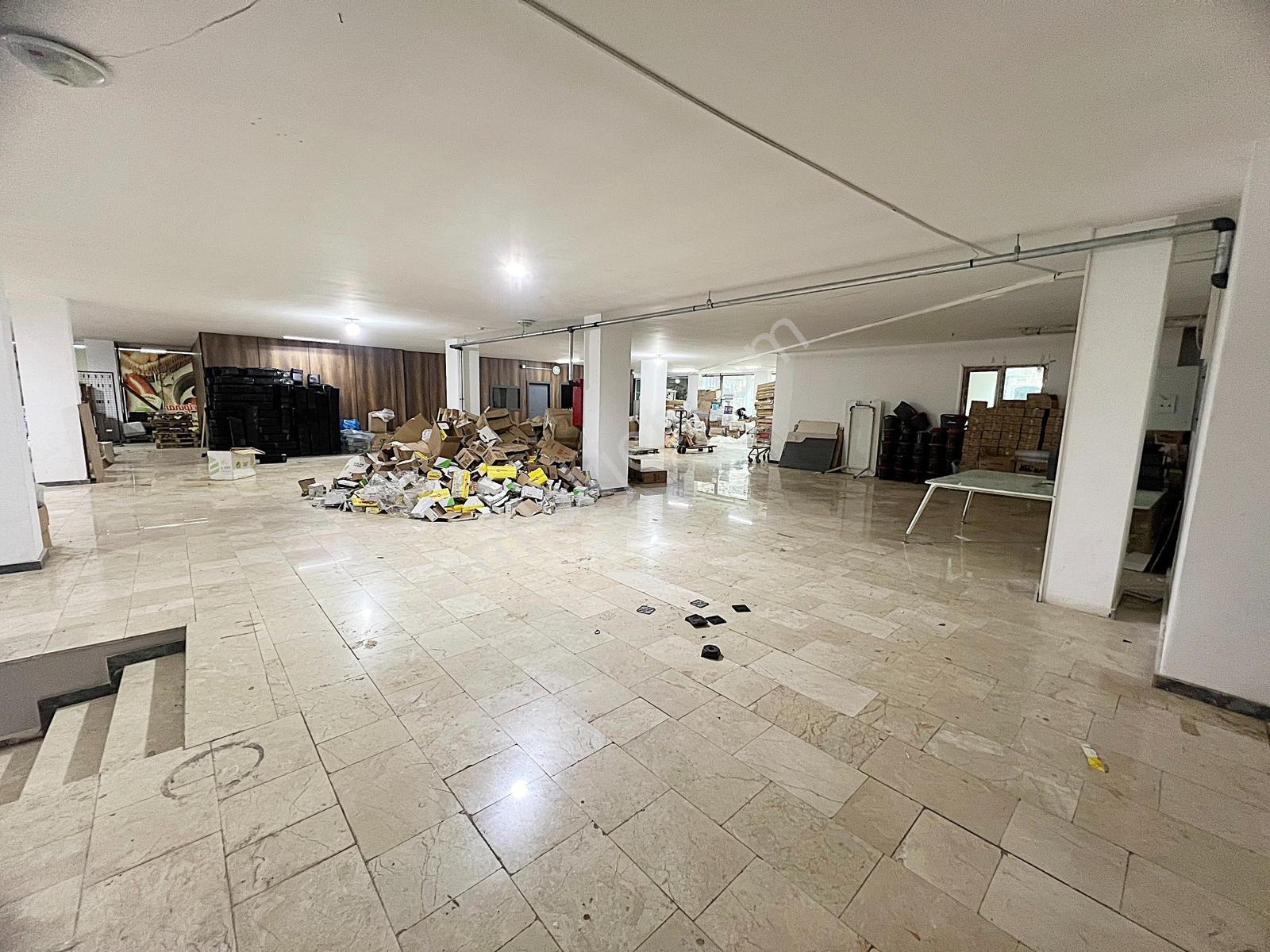 Barıştepe Demirdağ Cad Üzeri 1750m2 Hazır Kiracılı Satlık Dükkan - Görsel 4